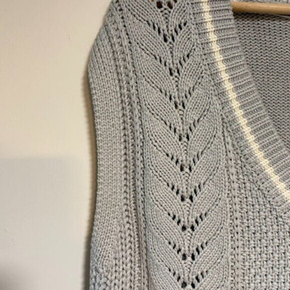 GU V-Neck Pointelle Women's Light Blue White Knit Sweater Vest Size S - Picture 5 of 10